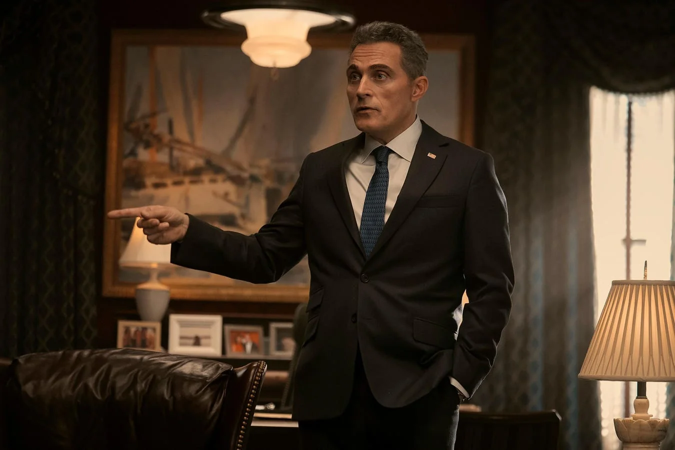 Cena da série A Diplomata, 4ª temporada